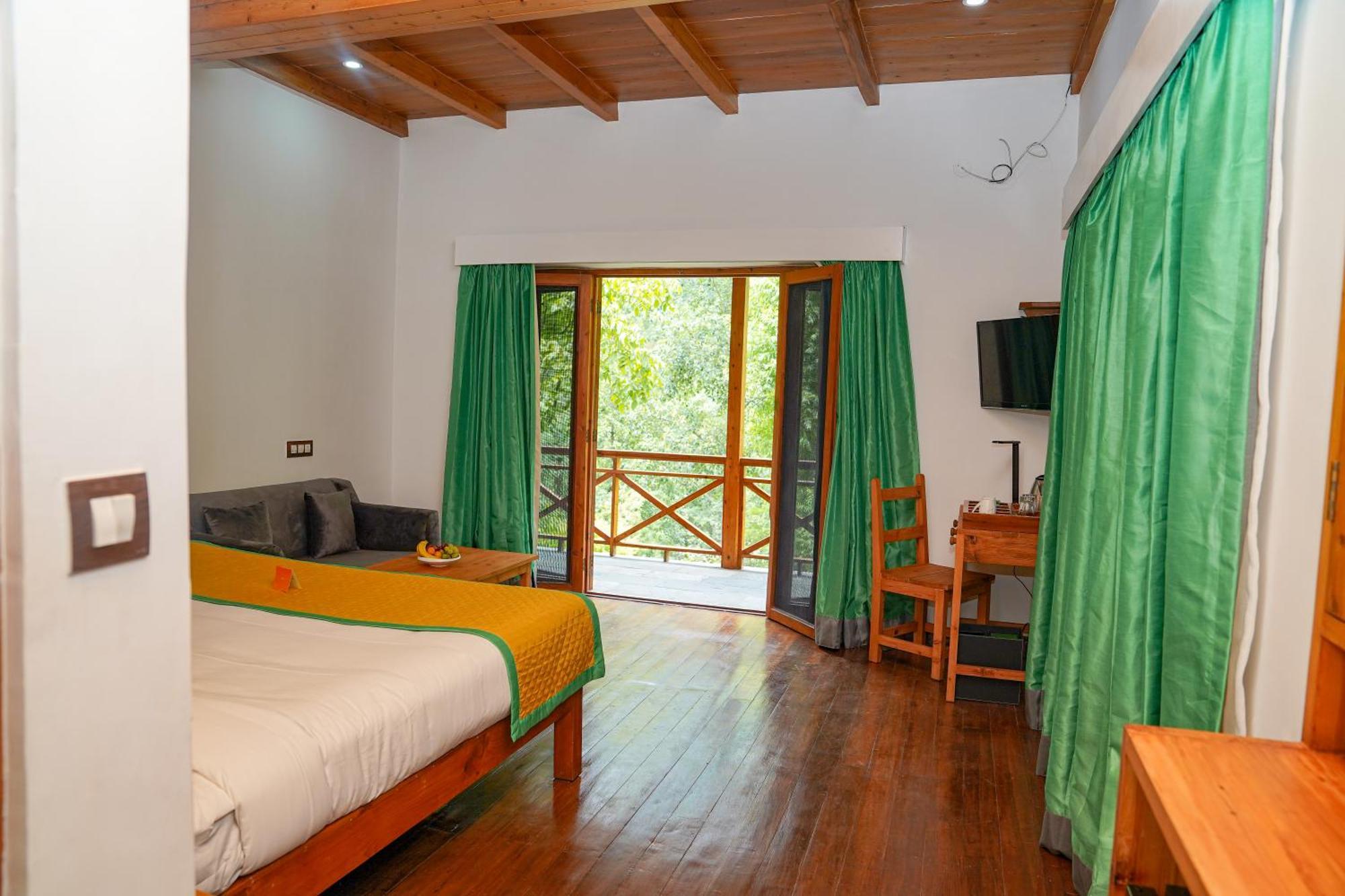 Отель Zone Connect By The Park, Manali Экстерьер фото