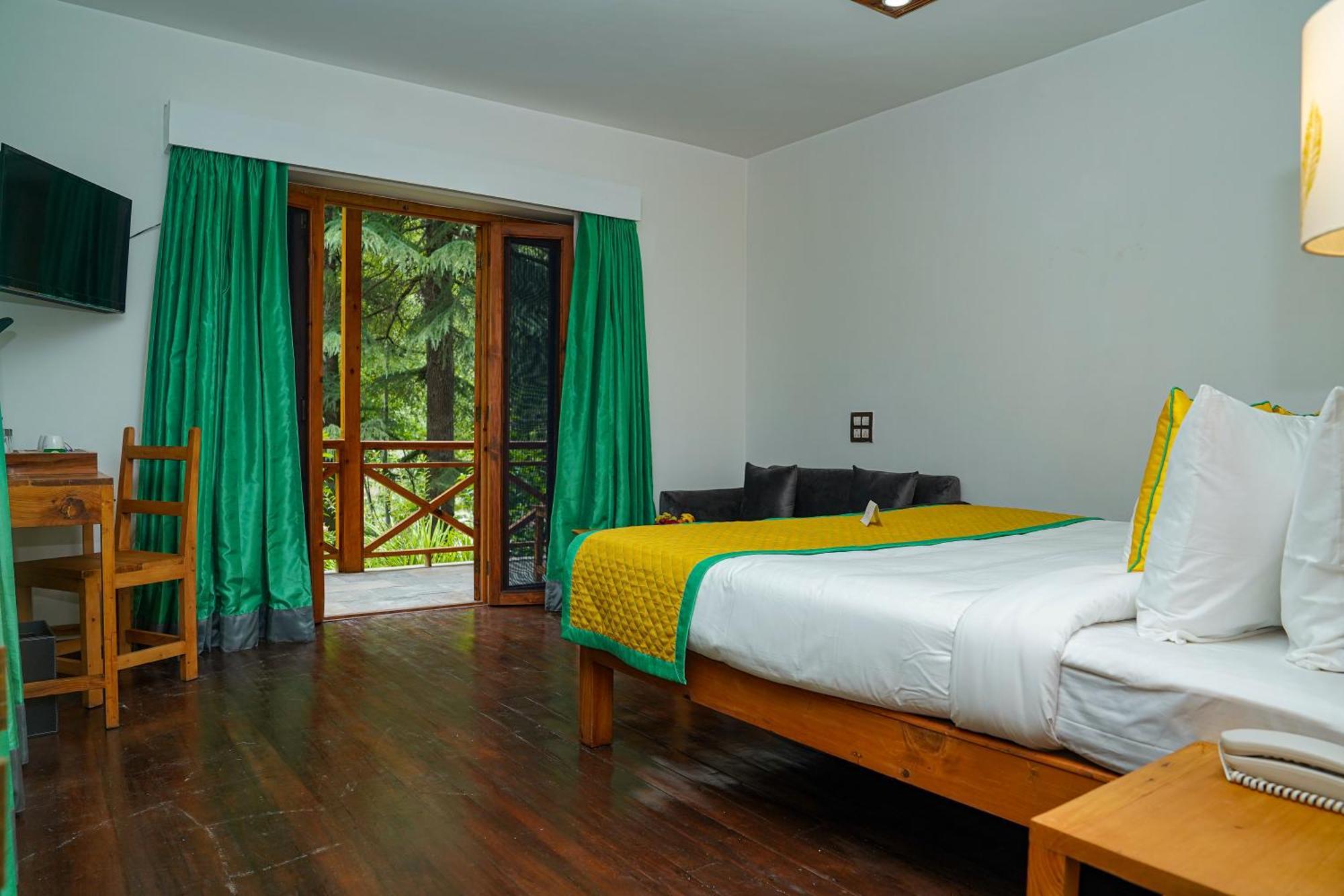 Отель Zone Connect By The Park, Manali Экстерьер фото
