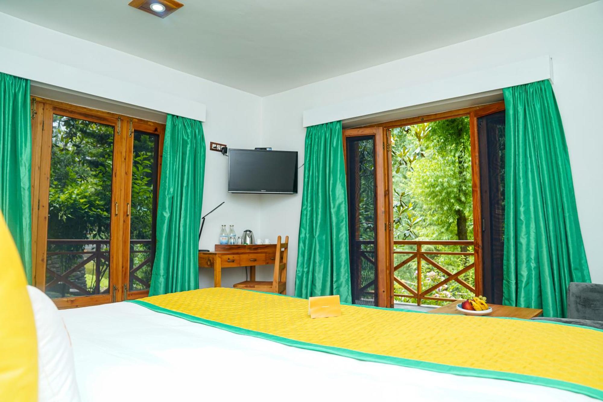 Отель Zone Connect By The Park, Manali Экстерьер фото