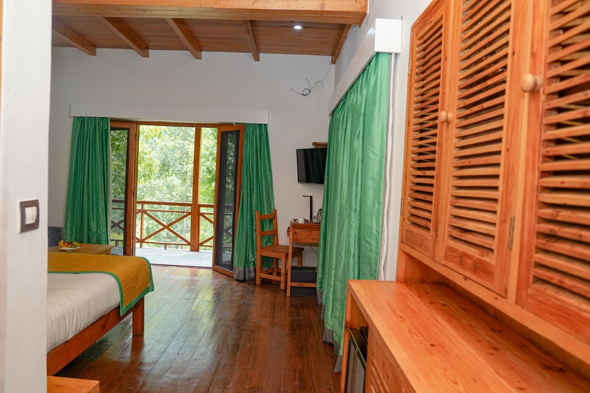 Отель Zone Connect By The Park, Manali Экстерьер фото