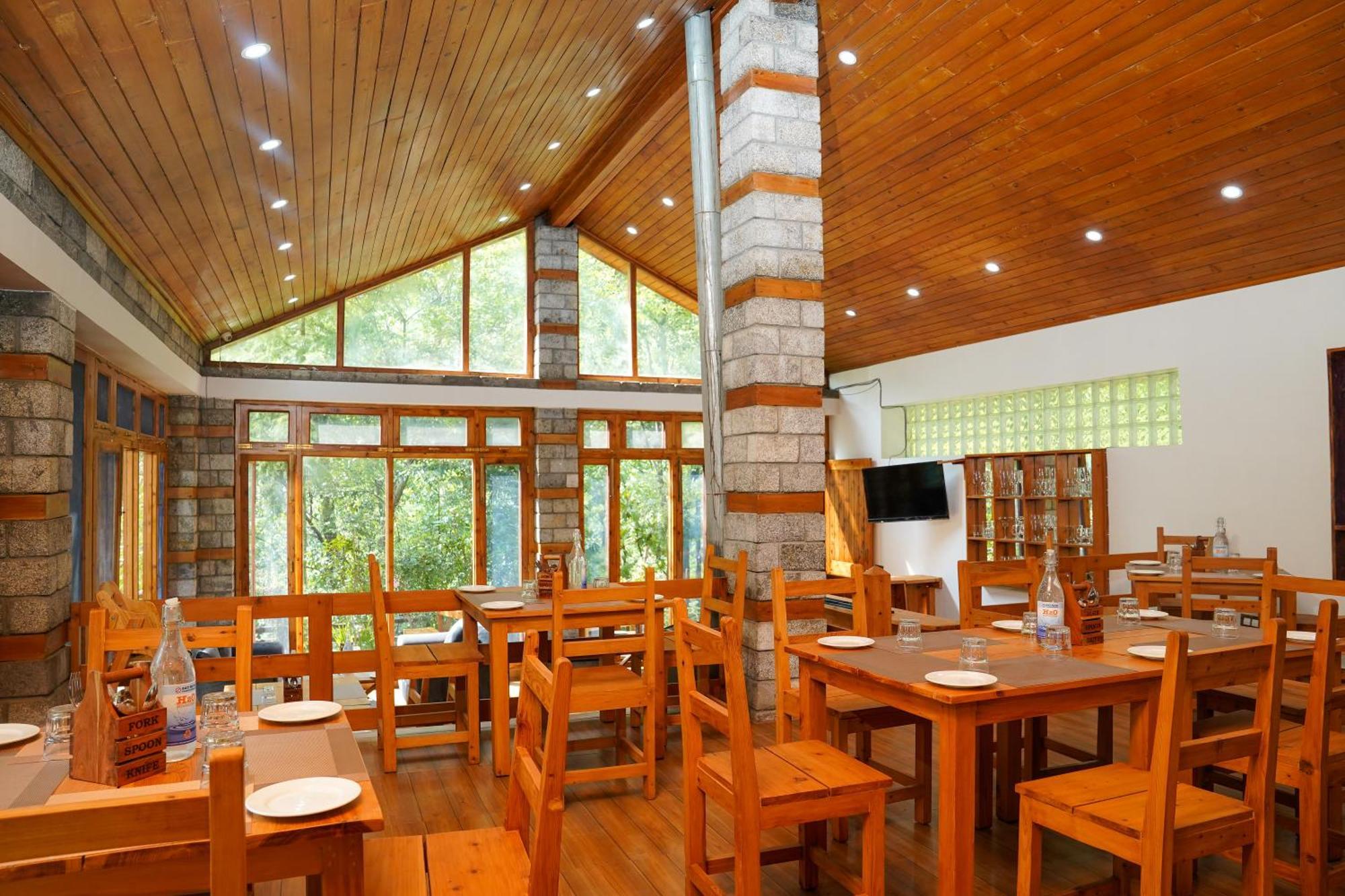 Отель Zone Connect By The Park, Manali Экстерьер фото