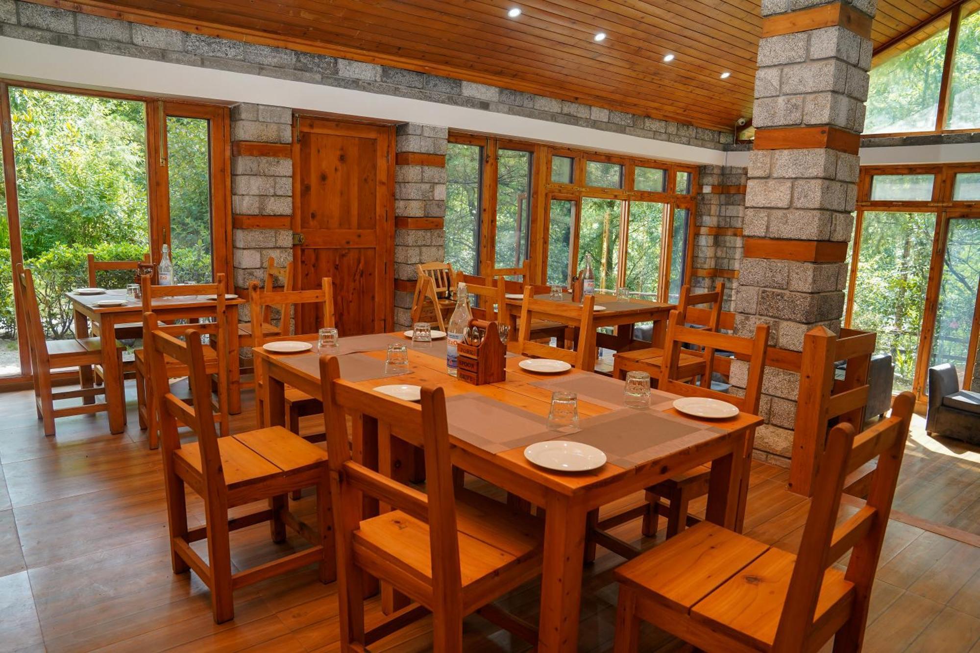Отель Zone Connect By The Park, Manali Экстерьер фото