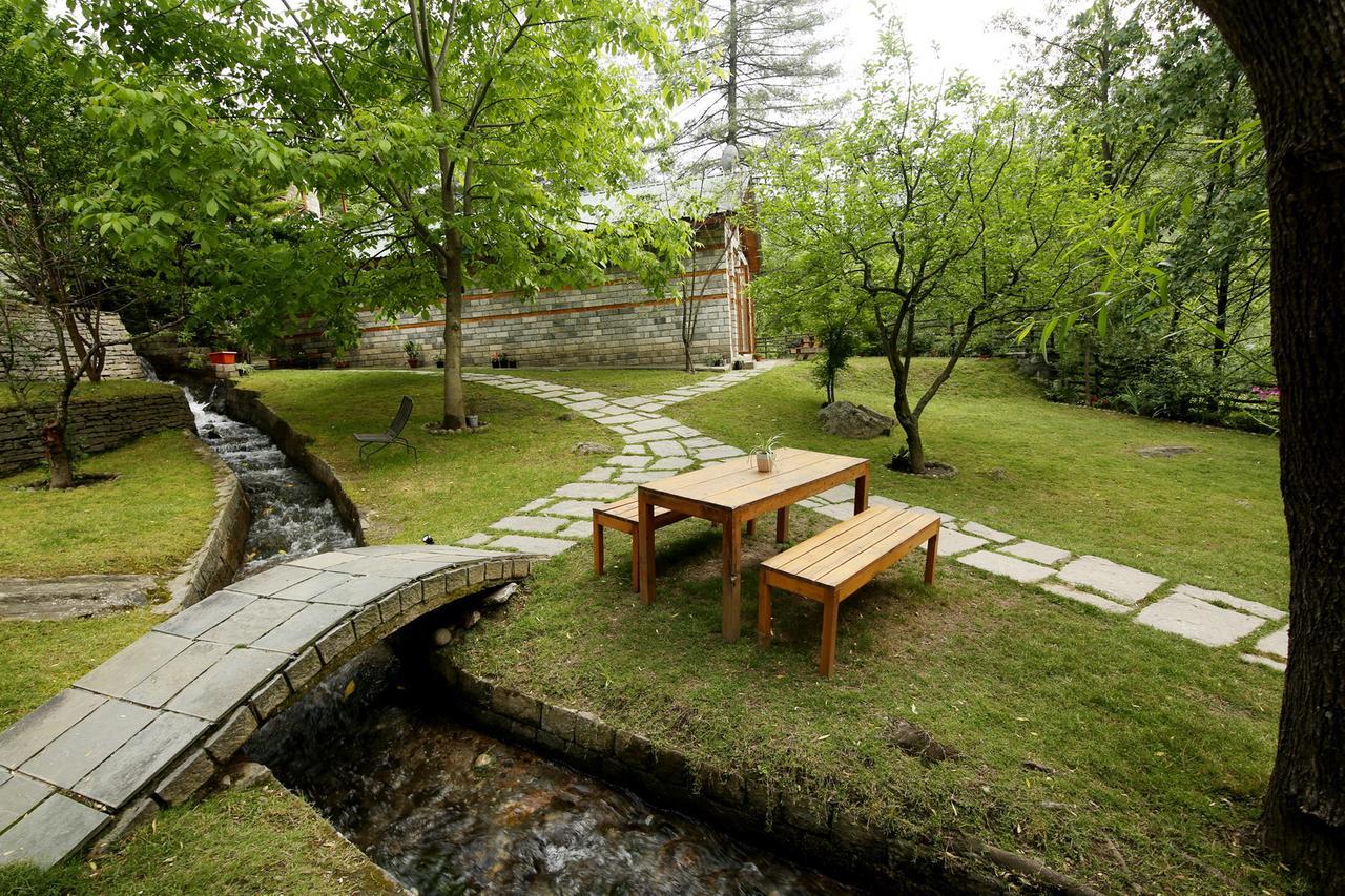 Отель Zone Connect By The Park, Manali Экстерьер фото